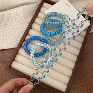 Attaches à <span class=keywords><strong>cheveux</strong></span> en fil de téléphone en silicone avec bobine bouclée de créateur attaches à <span class=keywords><strong>cheveux</strong></span> en <span class=keywords><strong>spirale</strong></span> pour enfants coréens mignons élastiques en plastique pour <span class=keywords><strong>cheveux</strong></span> de filles - Product Image 4