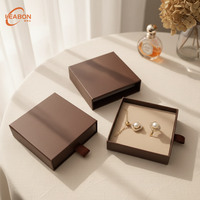 Emballage personnalisé de type tiroir rigide avec insert en mousse éponge aseptique, fermeture magnétique, pelliculage mat pour bagues, boucles d'oreilles, montres, bijoux et cadeaux