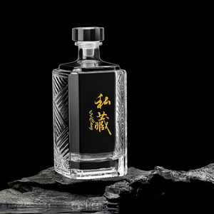 Botellas de Vidrio Cuadradas y Planas Vacías de 500 ml, 16 oz, 1 L, 1.5 L para Licores y Whisky, con Tapón de Corcho, para Whisky, Vodka y Ginebra - Product Image 6