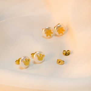 Boucles d'oreilles en perles de haute qualité, bijoux en or, boucles d'oreilles en acier inoxydable - Product Image 1