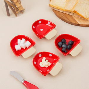 จานเซรามิครูปเห็ดลายจุดสีแดงสำหรับเสิร์ฟขนมในงานปาร์ตี้ กาแฟ ชา - Product Image 1