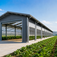 Bâtiment agricole préfabriqué en acier galvanisé pour l'entreposage du foin et des aliments, avec toit métallique