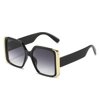 Lunettes de soleil œil-de-chat tendance avec verres polarisés UV390, grandes montures carrées pour la protection solaire et les activités de plein air