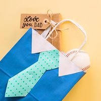 PakTalk – Lot de 24 sacs cadeaux écologiques en papier kraft, taille moyenne 8x4.2x10.5 pouces, 6 couleurs, pour anniversaires/mariages/duches de bébé