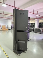 Totem Urbain Intelligent IoT : Hub d'Information Publique Intégré, Borne Numérique Extérieure pour Station de Recharge de Véhicules Électriques et Orientation Piétonne