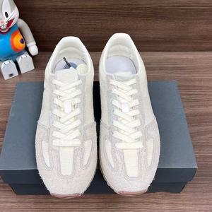 Zapatillas de lona de diseño modernas y transpirables con forro de malla y cordones, ideales para actividades deportivas y caminatas informales. - Product Image 2