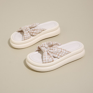 Sandales d'été 2026 en gros pour femmes, respirantes, avec trous, légères - Product Image 1