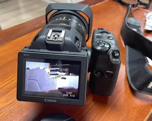 Caméra vidéo professionnelle 4K en bon état XC10 avec zoom optique 10x et double emplacement pour carte mémoire - Product Image 5