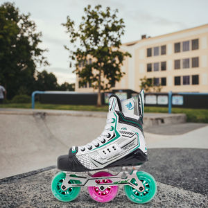 Patines de Hockey en Línea de Alta Calidad 2025, Nuevo Diseño Modelo Estadounidense, Patines de Hockey en Línea PP con Ruedas de Plástico PU Ajustables, Ruedas de Aleación - Product Image 2