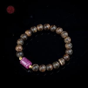 Bracelet en Bois d'Agar Rare qui s'enfonce dans l'eau, 8 mm, avec Pierres Précieuses de Rubis Mélangés, Bijoux Spirituels de Luxe, Prix de Gros - Product Image 1