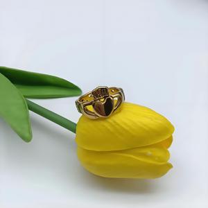 Anillos de Corona Estilo Claddagh Irlandés, Joyería al por Mayor en Oro y Plata, en Acero Inoxidable Chapado en Oro - Product Image 5