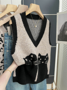 <b>Women</b> V Neck <b>Knit</b> Vest Cute Two Black Cat Jacquard Sleeveless Sweater Vintage Contrast Trim Loose Layering <b>Knit</b> <b>Waistcoat</b> - Product Image 2