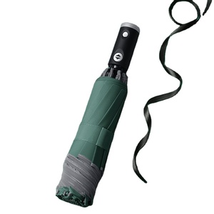 Paraguas Solar Innovador de Tres Pliegues con Botón, Tira Reflectante, Linterna LED Automática y Apertura Invertida para Lluvia - Product Image 1