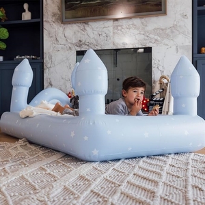 Cama Inflable de Viaje Blue Castle para Niños, Fabricada en Tela Acolchada Cómoda, Colchón de Aire, Cuna para Bebés - Product Image 3