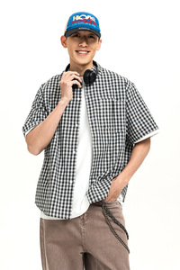 เสื้อเชิ้ตผู้ชายแขนสั้นลายสก็อตสีดำขาว ผ้าโพลีเอสเตอร์/คอตตอนผสม 160gsm ทรงหลวมสไตล์วินเทจลำลองสำหรับฤดูร้อน ป้องกันการหดตัว พร้อมโลโก้แบบกำหนดเอง - Product Image 3