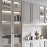 Meuble de cuisine moderne sur mesure en bois massif blanc avec éclairage LED, vitrine à vin, plateau tournant, évier, tiroir et charnières à fermeture douce