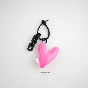 Nuevo Colgante de Algodón Relleno Sencillo con Diseño de Corazón, Accesorio para Bolsos y Llavero de Diseño Exclusivo para Mujer - Product Image 3