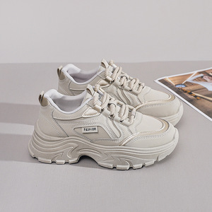 Nuevos zapatos casuales de estilo coreano para estudiantes, con suela gruesa y versátiles, para hombres y mujeres, adecuados tanto para deportes como para uso casual. - Product Image 3
