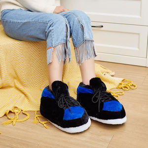 Уютные плюшевые домашние и уличные теплые меховые тренировочные тапочки модные кроссовки для зимы - Product Image 6