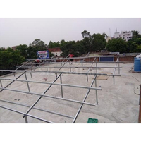 Structure de montage au sol solaire personnalisable en acier au carbone HDG, support de panneau PV pour station solaire en plein champ
