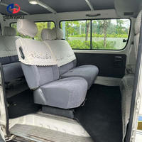 Vente à prix réduit d'un véhicule d'occasion Toyota Hiace Van 9 places, année 2006, essence