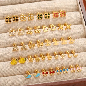 ต่างหูแบบแท่งเกลียวหลังทำจากสแตนเลสสตีลเคลือบทอง 18K PVD และไทเทเนียม สำหรับเจาะกระดูกหู ป้องกันการแพ้ กันน้ำ - Product Image 1