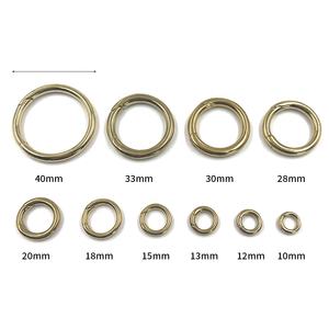 卸売スプリングキーリングスーツケースバッグハンドバッグハードウェアアクセサリースナップフックソリッドブラスラウンドメタルスプリングキーリングフック - Product Image 1