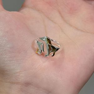 Anillo de Plata de Ley S925 con Diseño de Perro Salchicha con Orejas Grandes, Diseño Artístico Moderno, Curativo, Lindo y Divertido, Separación de Colores, Incrustación Neutral - Product Image 4