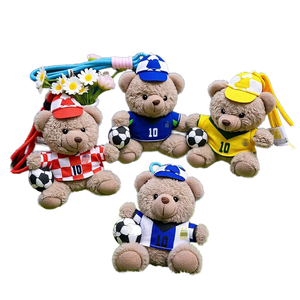 Nuevo Llavero con Colgante de Oso de Peluche de Algodón PP Suave con Gorra de Jersey, Regalo para Fanáticos del Fútbol - Product Image 1