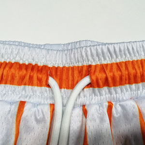 OEM personalizado de fábrica de Vietnam negro naranja retro estilo clásico ropa de calle pantalones cortos de baloncesto - Product Image 2