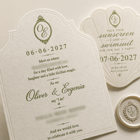Invitation de mariage sur mesure en papier coton, forme arche découpée, impression feuille d'argent vert olive et gaufrage avec insert en coquille et sceau de cire
