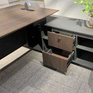 Nuova Scrivania Direzionale a L in MDF Melaminico E1 con Ricarica Wireless e Serratura a Impronta Digitale - Product Image 5