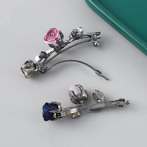 กิ๊บติดผมรูปดอกกุหลาบคริสตัลดีไซน์ใหม่ล่าสุด ประดับด้วยโลหะผสมเคลือบสีสันสดใส เหมาะสำหรับผู้หญิง ใช้เป็นของขวัญในงานเลี้ยงอาหารค่ำ - Product Image 2