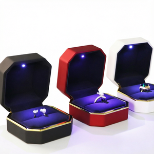 Caja de Joyería de Cuero Luminosa con Luz LED, Diseño Cuadrado, de Lujo, para Regalo del Día de San Valentín, Organizador para Anillos y Collares, con Forro de Terciopelo, Venta al Por Mayor - Product Image 1