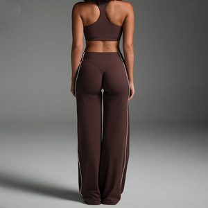 Ensemble de yoga extensible 2 pièces pour femme : soutien-gorge de sport et pantalon évasé avec ceinture – Tenue de fitness et d'entraînement - Product Image 2