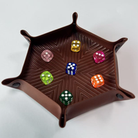 Plateau à dés hexagonal de luxe en cuir PU, support créatif pour dés, plateau de rangement portable pour jeux de table
