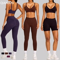 Ensemble de yoga sans couture pour femmes, soutien-gorge de sport à bretelles réglables avec coussinets amovibles, short de sport, ensemble 3 pièces