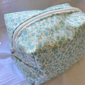 Sweet and fresh floral makeup bag, soft quilted <b>toiletry</b> bag, travel portable ultra-clear skincare product <b>storage</b> bag - Product Image 3