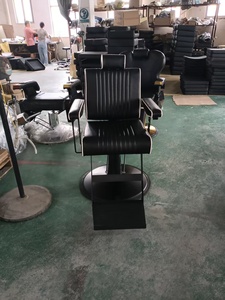 Sillón de Barbería Hidráulico Negro, Giratorio 360 Grados, Ajustable en Altura, Tapizado, para Salón de Belleza - Product Image 4
