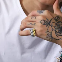 Schillernder Gerillter Breiter Ring im Hip-Hop-Stil aus Edelstahl, Trendiger Modischer Statement-Fingerring für Alltag und Partys