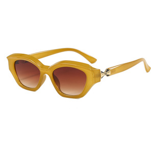 Gafas de Sol de Diseño Elegante y Moderno para Mujer, Protección UV de Alta Gama, Ideales para Viajes y Playa - Product Image 3
