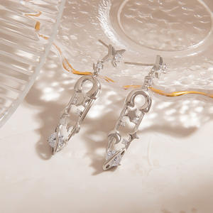 أقراط متدلية غير متماثلة من Cross + Crown ، مشبك ورقي فاخر فاتح ، فولاذ مقاوم للصدأ بنجمة قمر مع أقراط مطلية بالذهب على شكل أزهار - Product Image 6