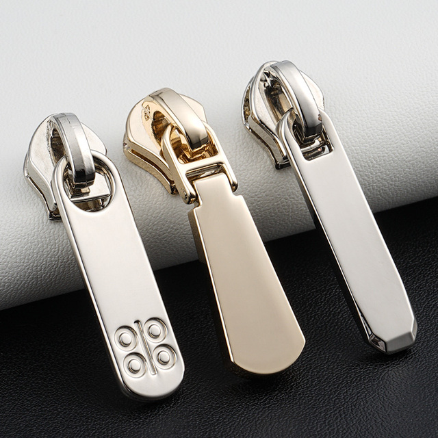 Handbag Hardware 5# Zipper Pull Non Lock Engraved Logo Metal Zipper Puller Customize Zip Puller and Slider for Bags Purses