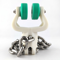 Chaîne de convoyeur soudée en acier inoxydable avec finition zinc pour abattoir, avec poulie de suspension en nylon
