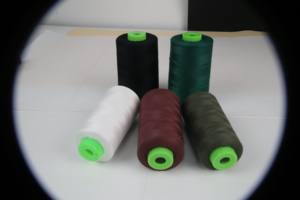 Fils à coudre en polyester de haute qualité, couleur unie, pour machines à broder - Product Image 5