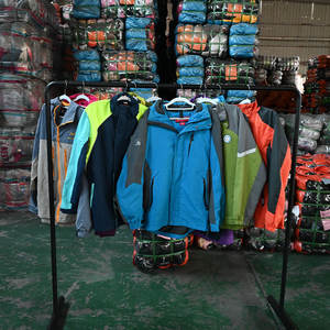 Ropa de lujo usada de marca Ropa de invierno de segunda mano de alta calidad Chaqueta de intercambio Sport Bale Ropa usada - Product Image 1