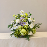 Centre de table élégant en fleurs artificielles vertes et violettes, décoration de table de mariage pour les arrangements de fêtes et d'événements