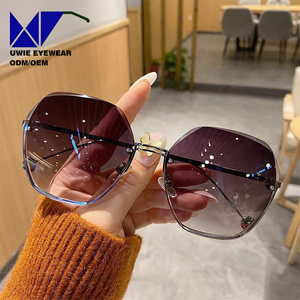 Occhiali da Sole Personalizzati CEM Polygon per Donna, Moda Giovanile, Oversize Senza Montatura, Lenti UV400, Produzione di Fabbrica - Product Image 5