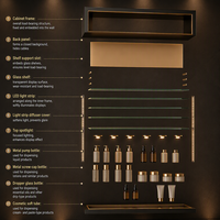 Vitrine cosmétique murale rétroéclairée en verre noir mat et or avec étagères en verre