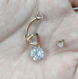 Anneaux de <span class=keywords><strong>nombril</strong></span> en titane ASTM, zircon rond, <span class=keywords><strong>piercing</strong></span> de <span class=keywords><strong>nombril</strong></span>, <span class=keywords><strong>prix</strong></span> de gros, bijoux de <span class=keywords><strong>piercing</strong></span> corporel en titane de qualité implantable - Product Image 4